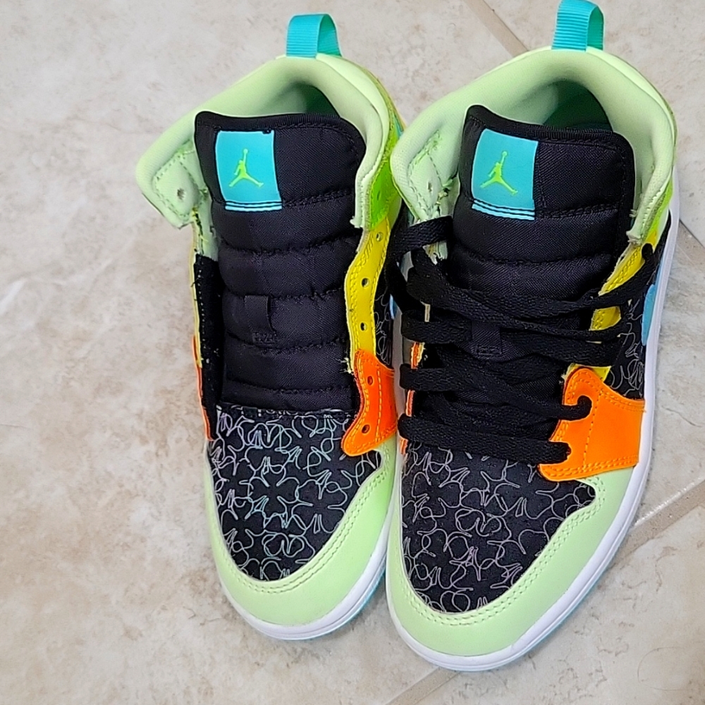 Kids Jordan 1s size 2y